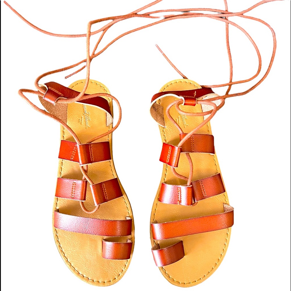 Universal Thread Goods & Co. Sandals Size 7.5 Cognac in Color